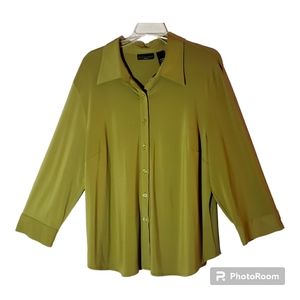Apostrophe women's plus size 16/18 forest green button down shirt. 944